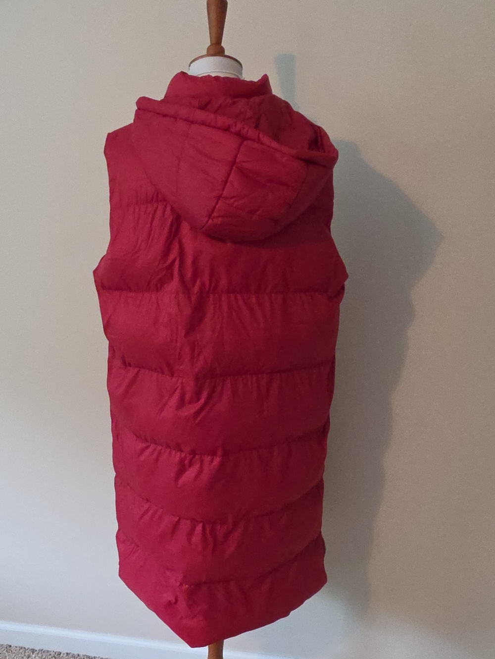 Avilego Red Full Zip  Puffer Vest with Hood - Picture 2 of 7